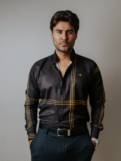 CAMISA SLIM FIT, NEGRA LÍNEAS DORADAS