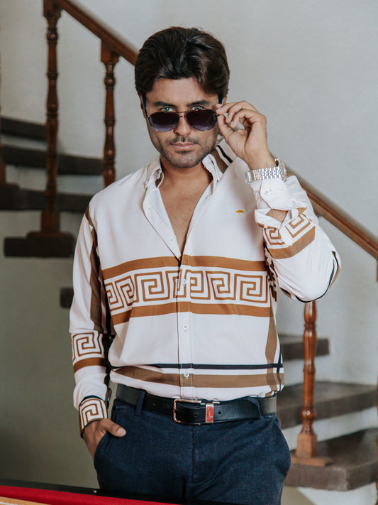 CAMISA SLIM FIT, BEIGE CLARO DETALLE GRIEGO MARRÓN