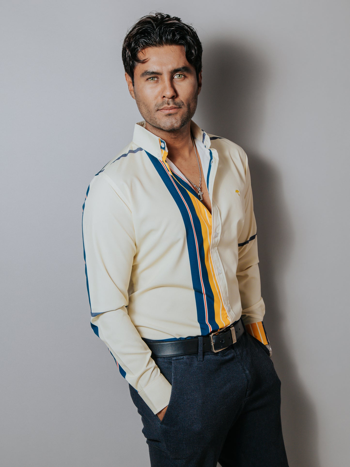 CAMISA SLIM FIT HOMBRE, CREMA LÍNEAS AMARILLO, AZUL MARINO