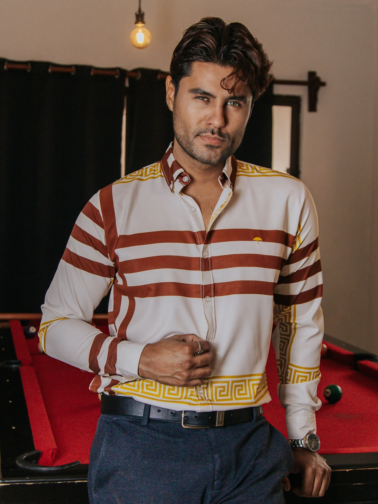 CAMISA HOMBRE SLIM FIT MARFIL DETALLE GRIEGO DORADO