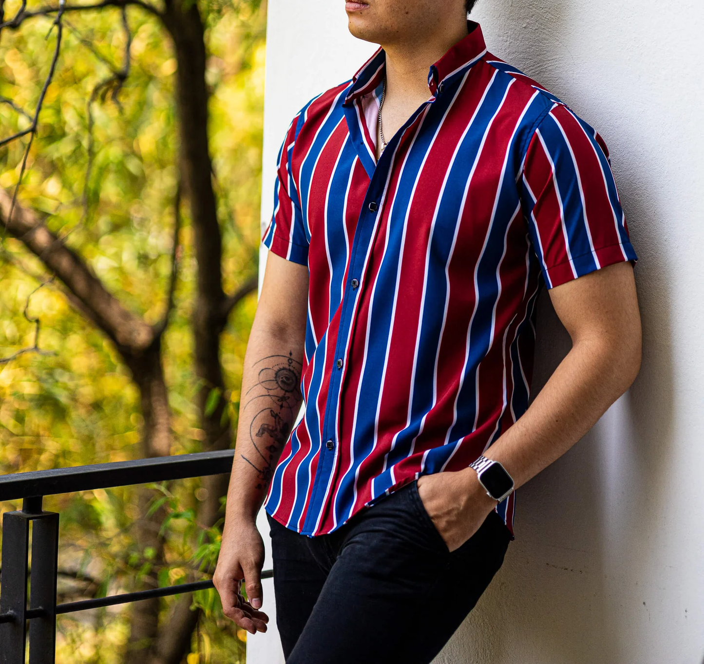 CAMISA HOMBRE CASUAL MANGA CORTA RAYAS ROJAS, AZUL OSCURO