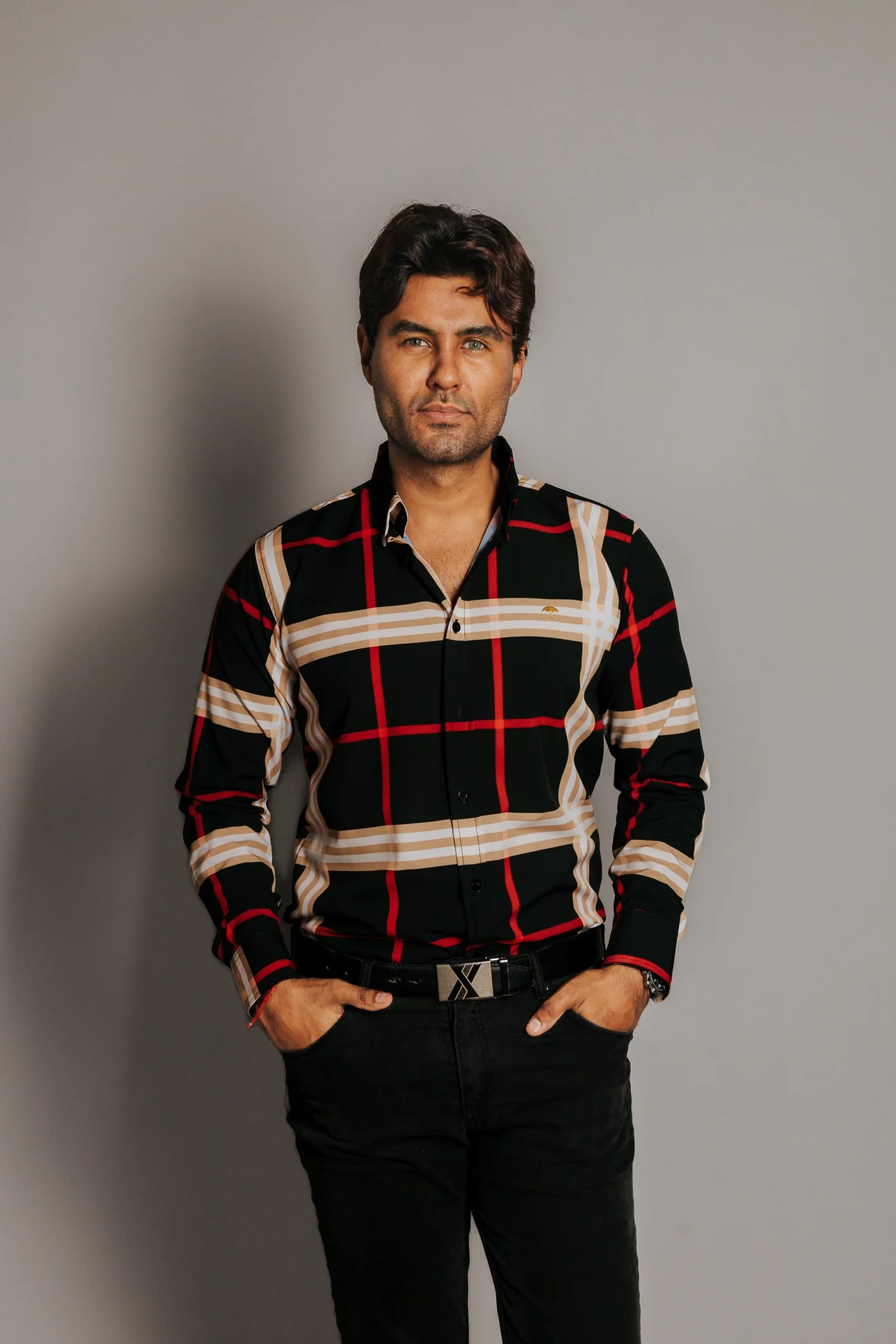 CAMISA HOMBRE SLIM FIT, CUADROS BEIGE ROJO Y BLANCO