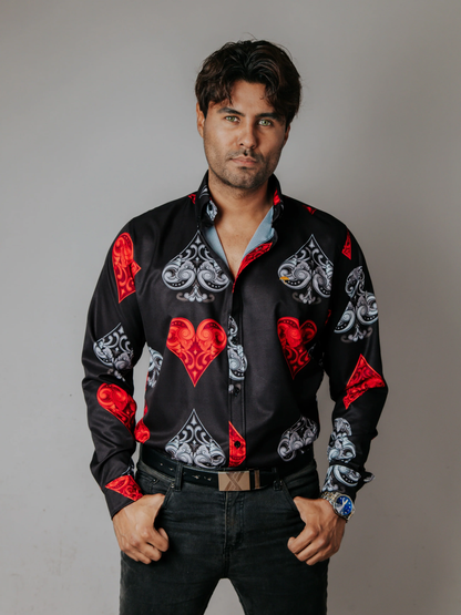 CAMISA HOMBRE SLIM FIT, NEGRA PICAS TRÉBOLES CORAZÓN ROJO Y GRIS