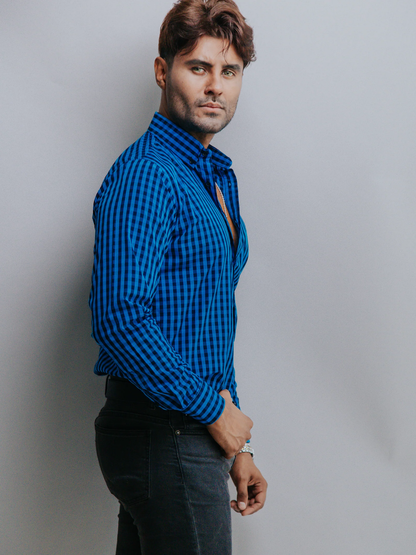 CAMISA HOMBRE SLIM FIT, MINI CUADROS NEGROS, AZUL REY