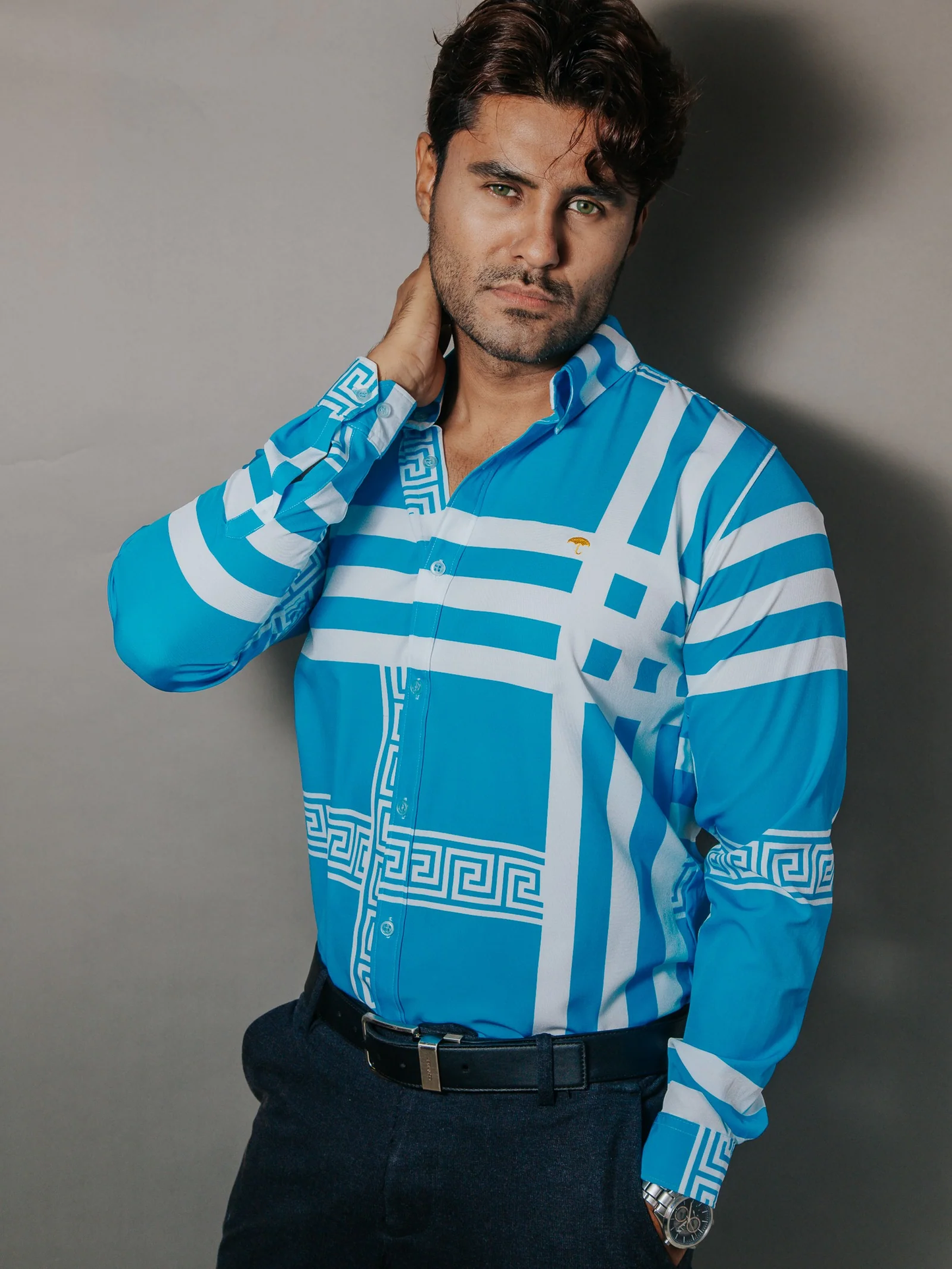 CAMISA HOMBRE SLIM FIT, AZUL CIELO DETALLE GRIEGO BLANCO