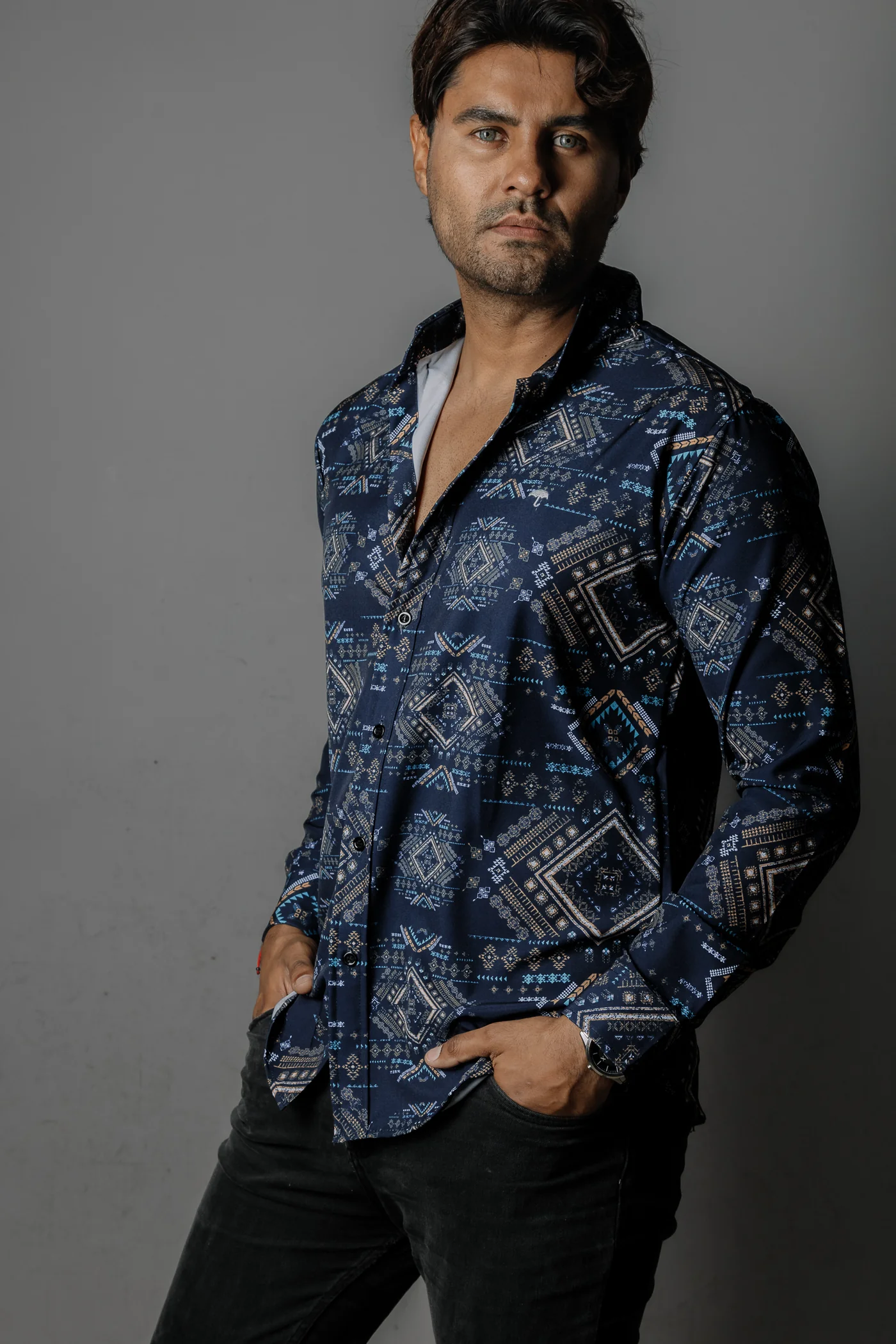 CAMISA HOMBRE SLIM FIT, AZUL MARINO DETALLES AZUL BLANCO BEIGE