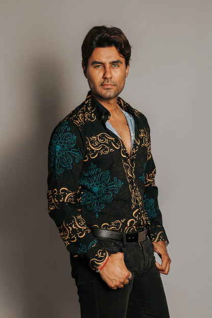 CAMISA HOMBRE SLIM FIT, DETALLE ORNAMENTAL DORADO MÁNDALA AZUL