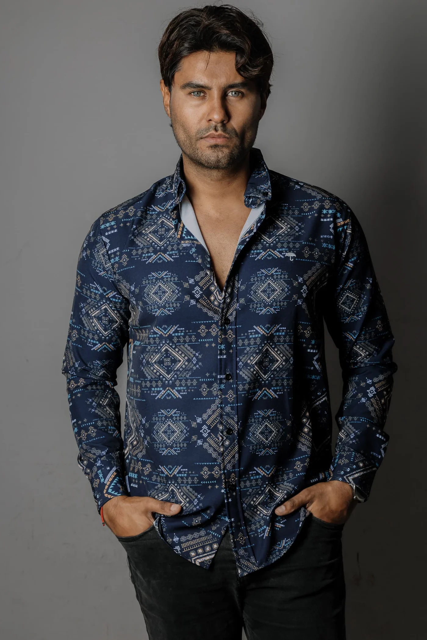 CAMISA HOMBRE SLIM FIT, AZUL MARINO DETALLES AZUL BLANCO BEIGE