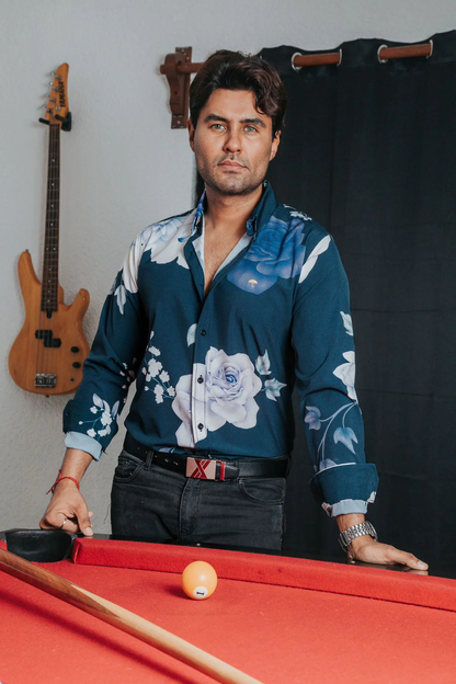 CAMISA HOMBRE SLIM FIT, NEGRA ROSAS MORADAS Y BLANCAS