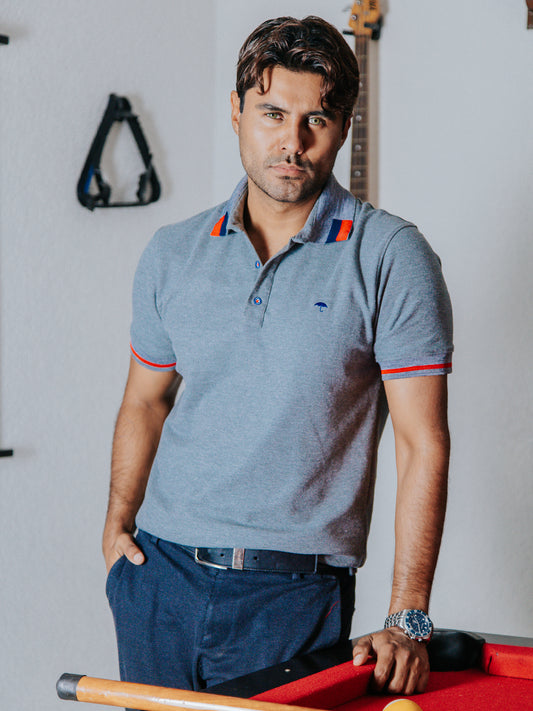 PLAYERA POLO SLIM FIT, GRIS DETALLE MARINO Y ROJO